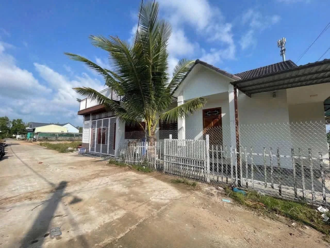 Bán nhà 2 căn 140m², góc 2 mặt tiền, Phú Quốc, 3 tỷ - Ảnh 1