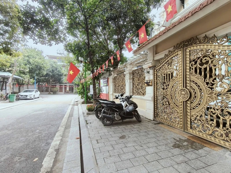 Bán biệt thự song lập Linh Đàm 200m², mặt tiền 10m