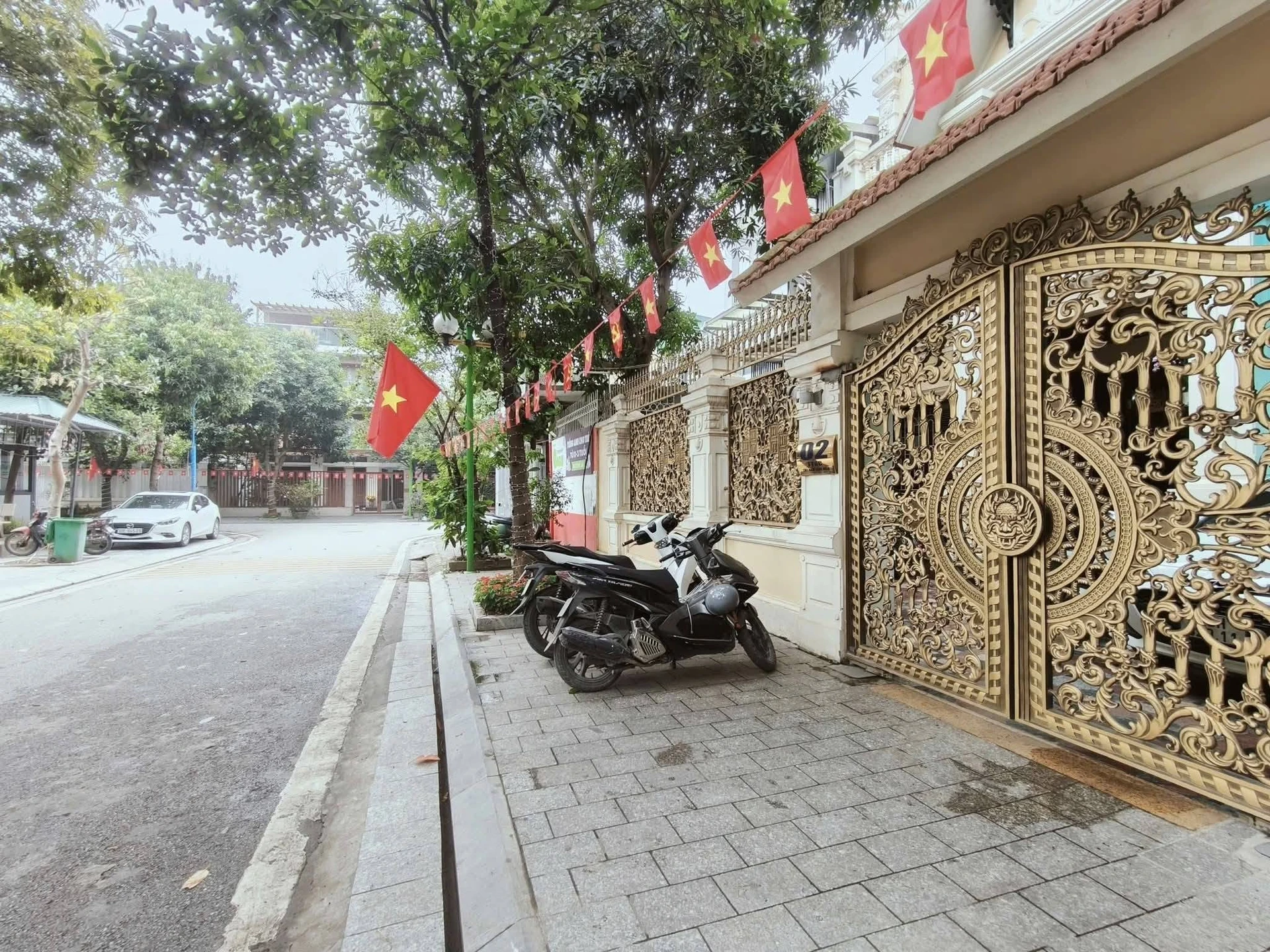 Bán biệt thự song lập Linh Đàm 200m², mặt tiền 10m - Ảnh 1