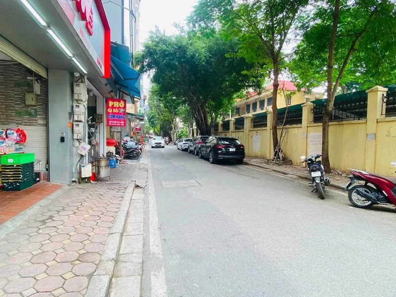Bán toà nhà mặt phố 9 tầng 260m² Nghĩa Đô Cầu Giấy 135 tỷ