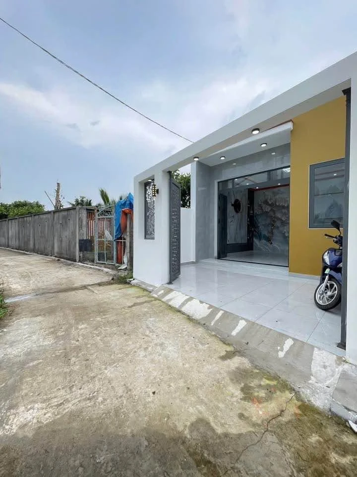 Bán nhà cấp 4 gác lửng 90m2 sổ hồng riêng giá 1,65 tỷ tại Mỹ Yên, Tây Ninh - Ảnh 1