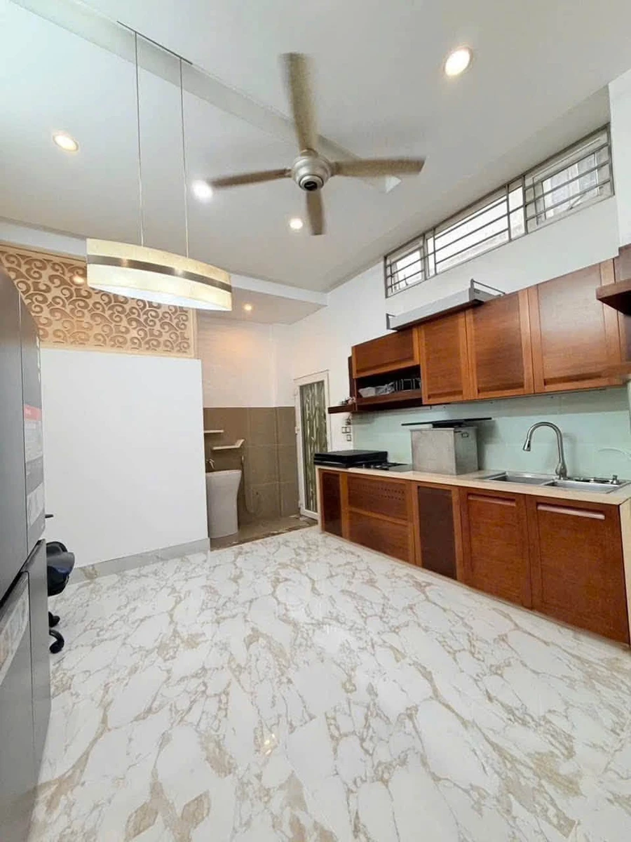 Bán nhà hẻm nhựa 5m 71m2, 4 tầng 4PN, gần Lạc Long Quân, Tân Bình - Ảnh thu nhỏ 2
