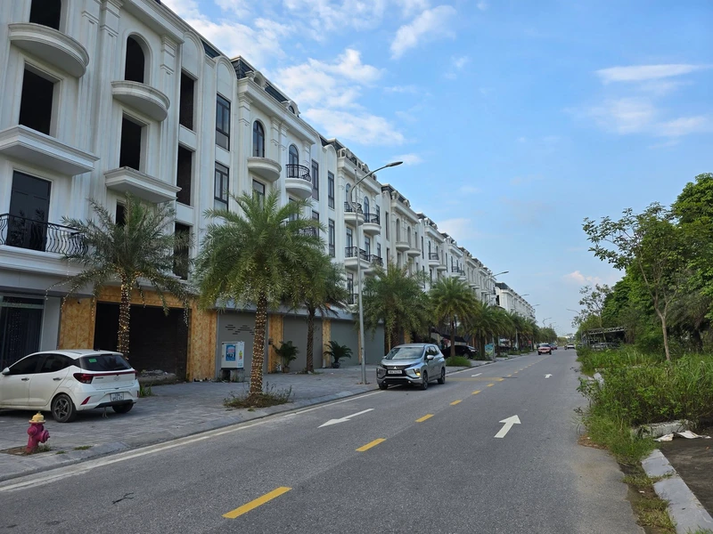 Bán shophouse mặt Quốc lộ 2C KĐT Tứ Trưng, Vĩnh Tường 105m2, 4 tầng 1 tum, giá 8 tỷ