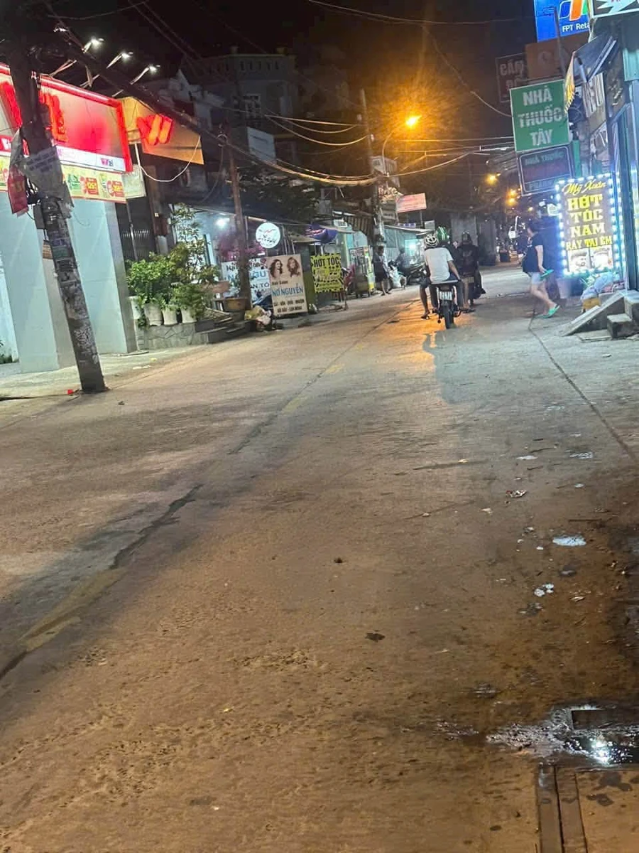 Cho thuê nhà mặt tiền 4x25m, 1 trệt 1 gác lửng 3 phòng ngủ, đường Bùi Tư Toàn - Ảnh thu nhỏ 2