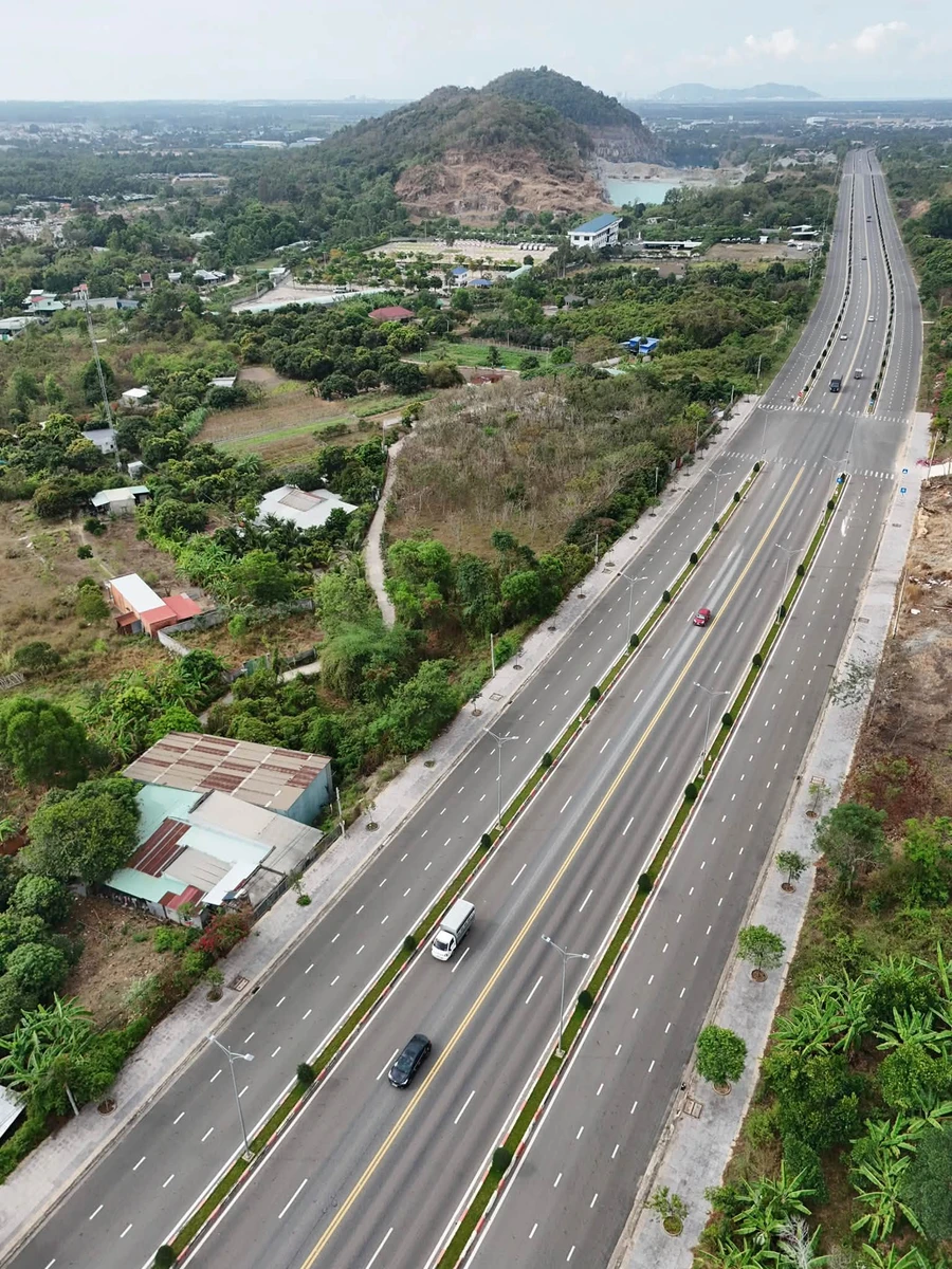 Bán đất mặt tiền 1.210 m2 Bà Rịa - Vũng Tàu 9,5 tỷ - Ảnh thu nhỏ 4