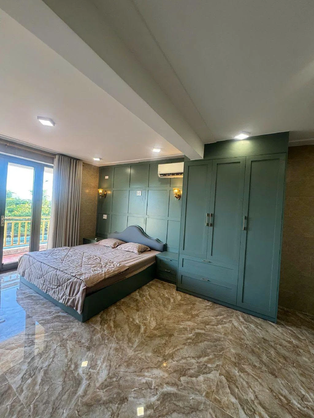 Bán nhà 5 tầng có thang máy mặt tiền Nguyễn Tất Thành Hội An 9 tỷ - Ảnh 1