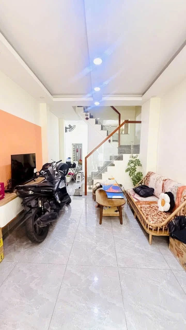 Bán nhà hẻm thông 2 tầng 2 phòng ngủ gần đường Thống Nhất, Gò Vấp, giá 4,15 tỷ - Ảnh 1