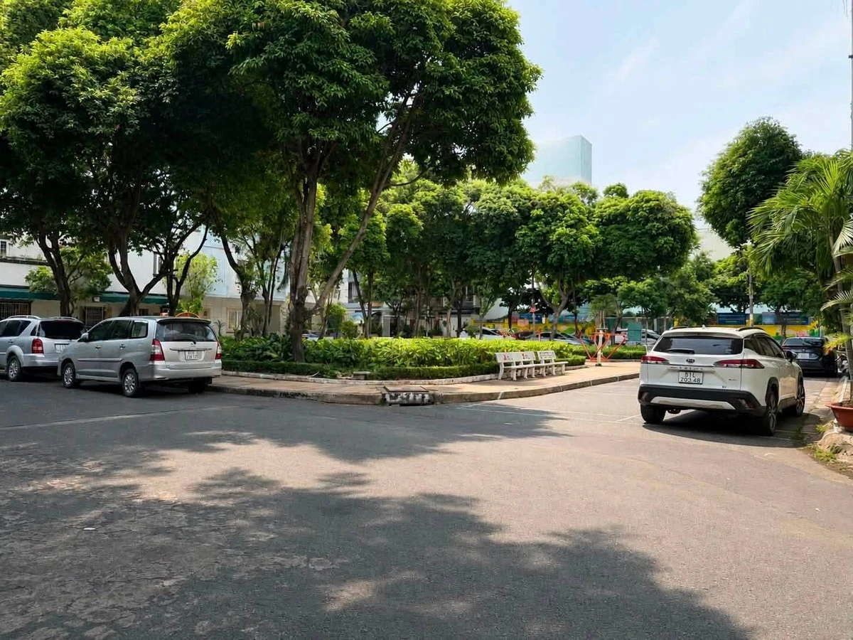 Bán nhà phố 72m2 (4x18) 4 tầng Cư Xá Nguyên Hồng, Phường 11, Bình Thạnh - Ảnh 1