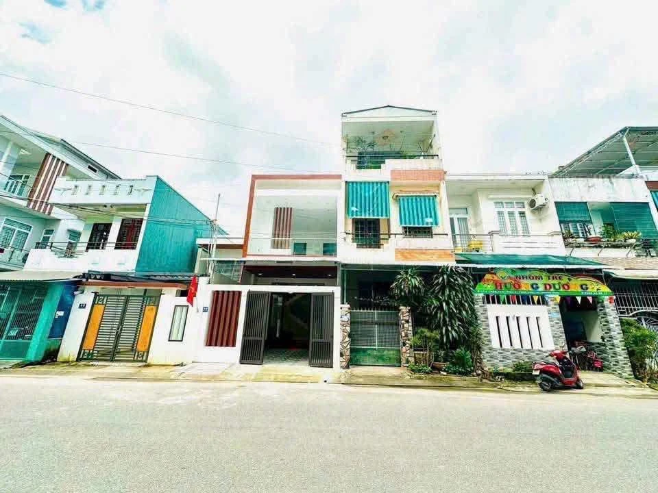 Nhà 2 tầng mặt tiền Trần Thái Tông 100m² 3 phòng ngủ Quảng Ngãi - Ảnh 1