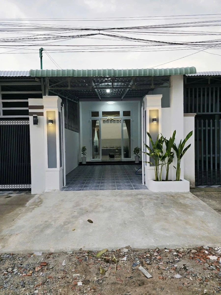 Bán nhà liền kề 3PN Long Hoa, Tây Ninh 1,19 tỷ - Ảnh 1