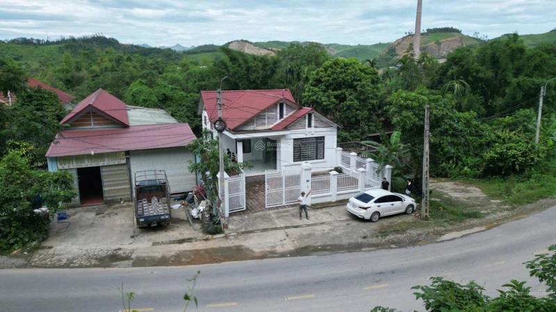 Chuyển nhượng 338,6m2 có sẵn nhà 4p ngủ tại Thị Trấn Lương Sơn Hoà Bình bám suối và đường quốc lộ