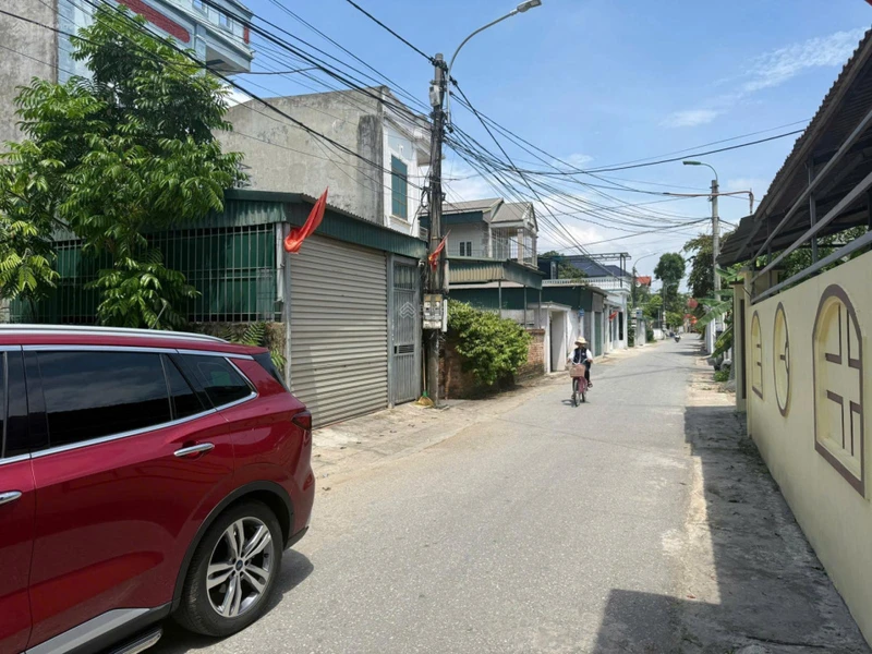 Bán đất trục chính kinh doanh đỉnh Lai Sơn, Đồng Tâm DT 100m2 MT 5m sổ đỏ chính chủ giá chỉ 2,25 tỷ