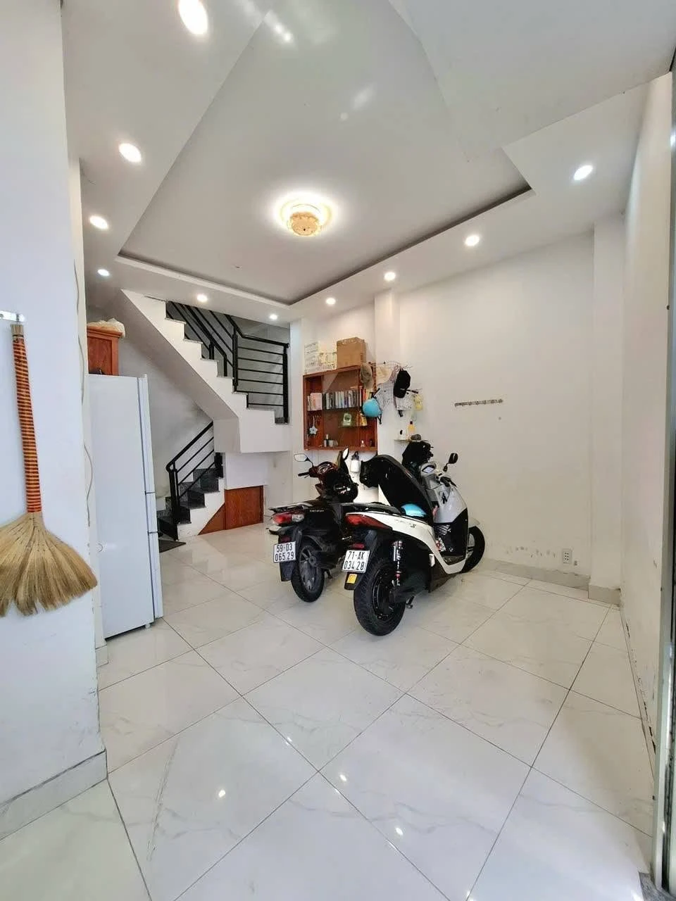 Bán nhà 3 tầng 30m2, 2PN Cách Mạng Tháng 8, Quận 10 - Ảnh 1