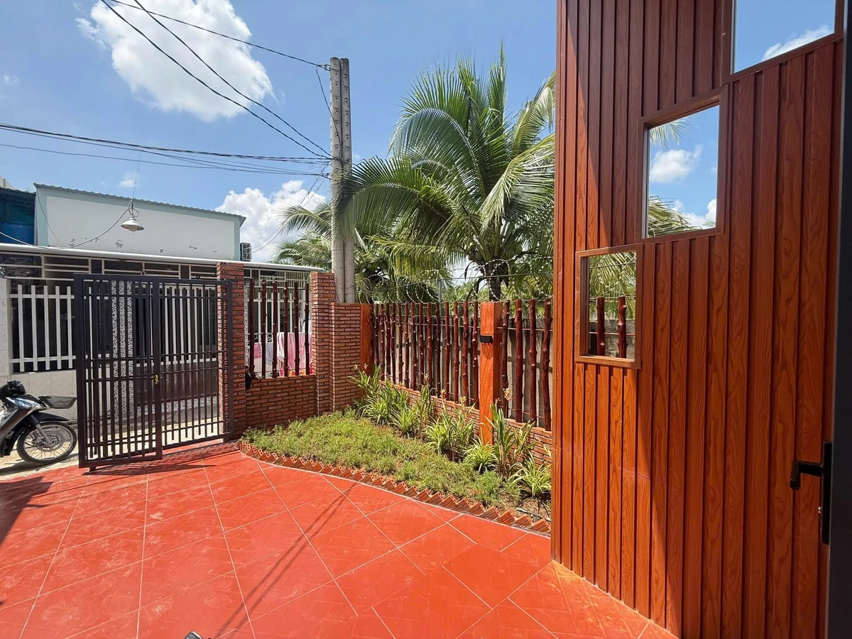 Bán nhà 2 mặt tiền 100m2 kiểu nghỉ dưỡng, nội thất đầy đủ - Ảnh thu nhỏ 2