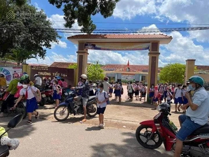 Kẹt tiền bán 215m2 đất đô thị MT đường nhựa, sát bên KCN công nhân làm việc đông. Giá 470 triệu - Ảnh thu nhỏ 2