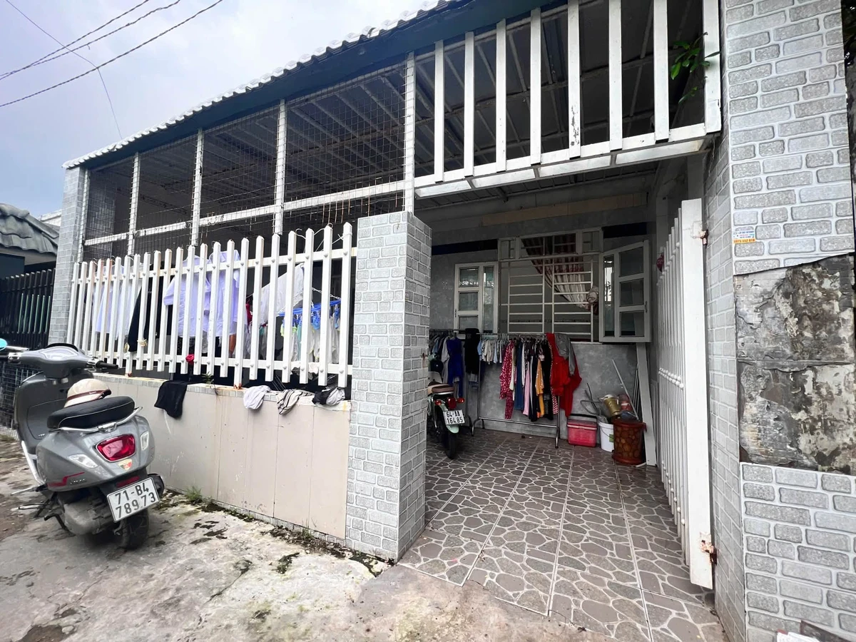 Bán nhà phố 83m2 sau siêu thị Bến Tre, Bình Chánh - Ảnh 1