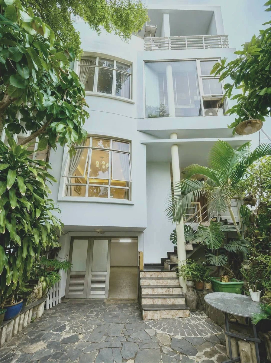 Bán nhà hẻm xe tải Thích Quảng Đức, Phú Nhuận, đất 162m2, hầm trệt 3 lầu, giá 22,5 tỷ - Ảnh 1