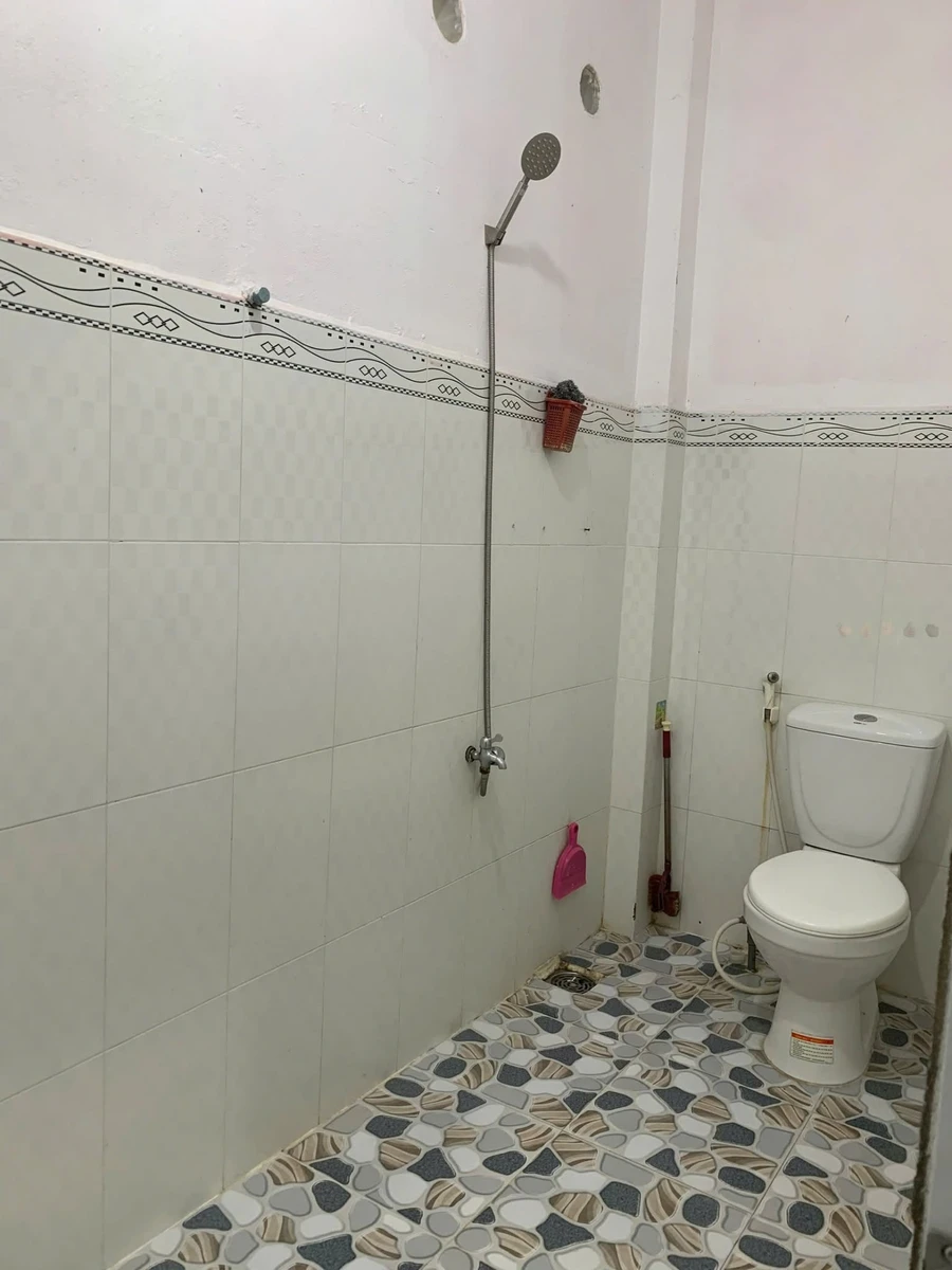 Cho thuê nhà mặt tiền 150m² 4PN Rạch Giá 6 triệu/tháng - Ảnh thu nhỏ 2