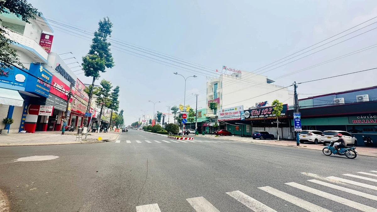 Bán shophouse mặt tiền 15x30m 450m² Quận 1, 25 tỷ - Ảnh thu nhỏ 3