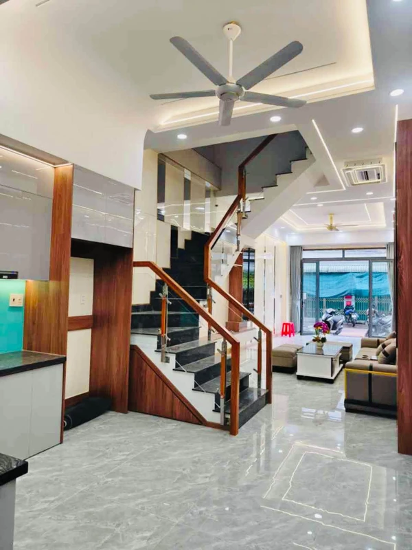 Bán nhà 4 tầng 60m² đường 10m khu Chiêu Liêu, Dĩ An, giá 5,3 tỷ