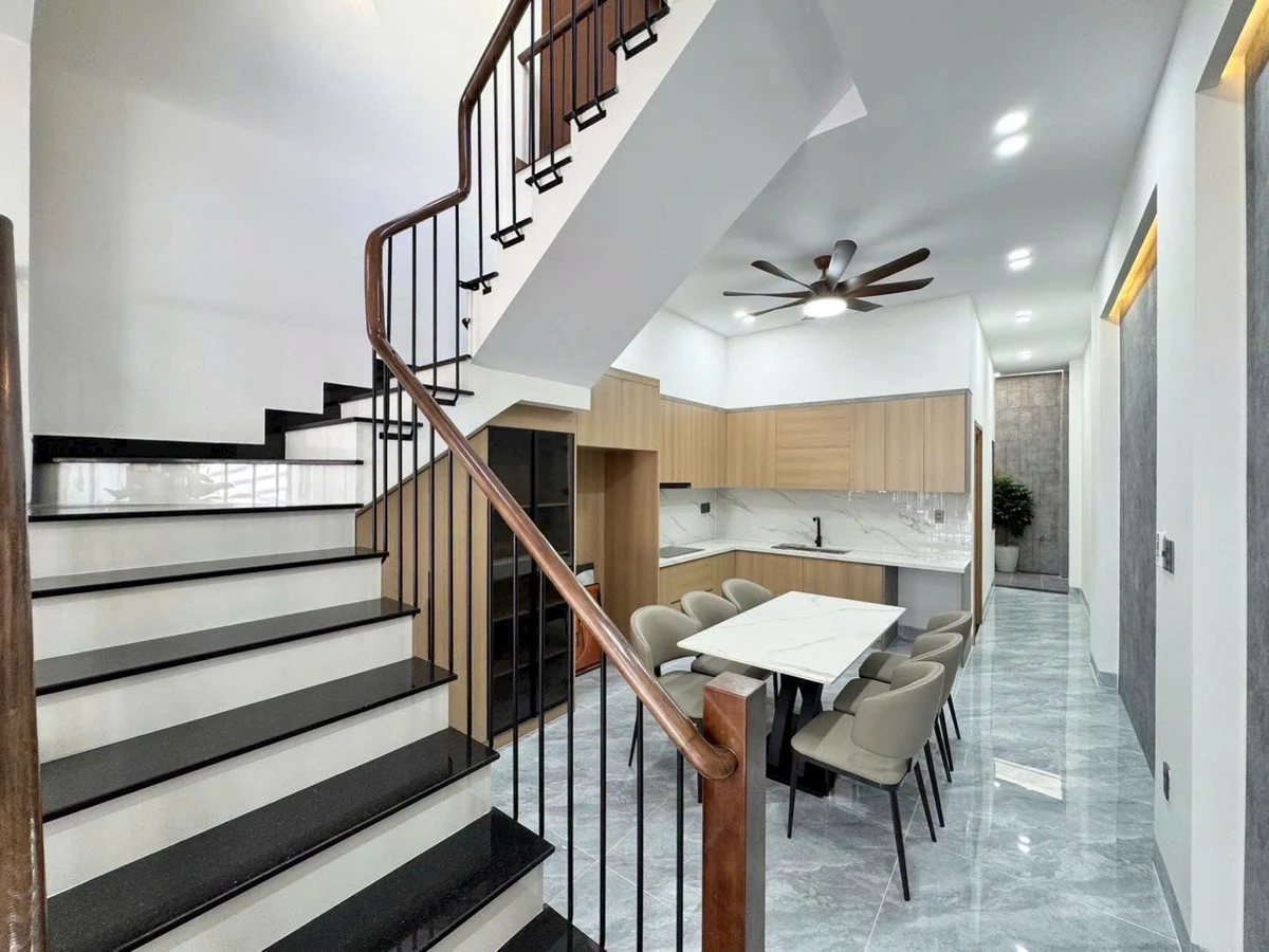 Bán nhà mặt tiền 100m² Dĩ An, gần BigC GO, 6.9 tỷ - Ảnh thu nhỏ 3
