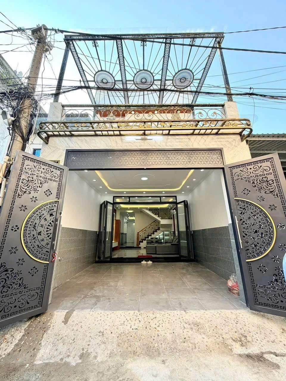 Bán nhà 1 trệt 1 lầu 92m², 4 phòng ngủ, hẻm xe hơi Lê Văn Khương, Quận 12 - Ảnh 1