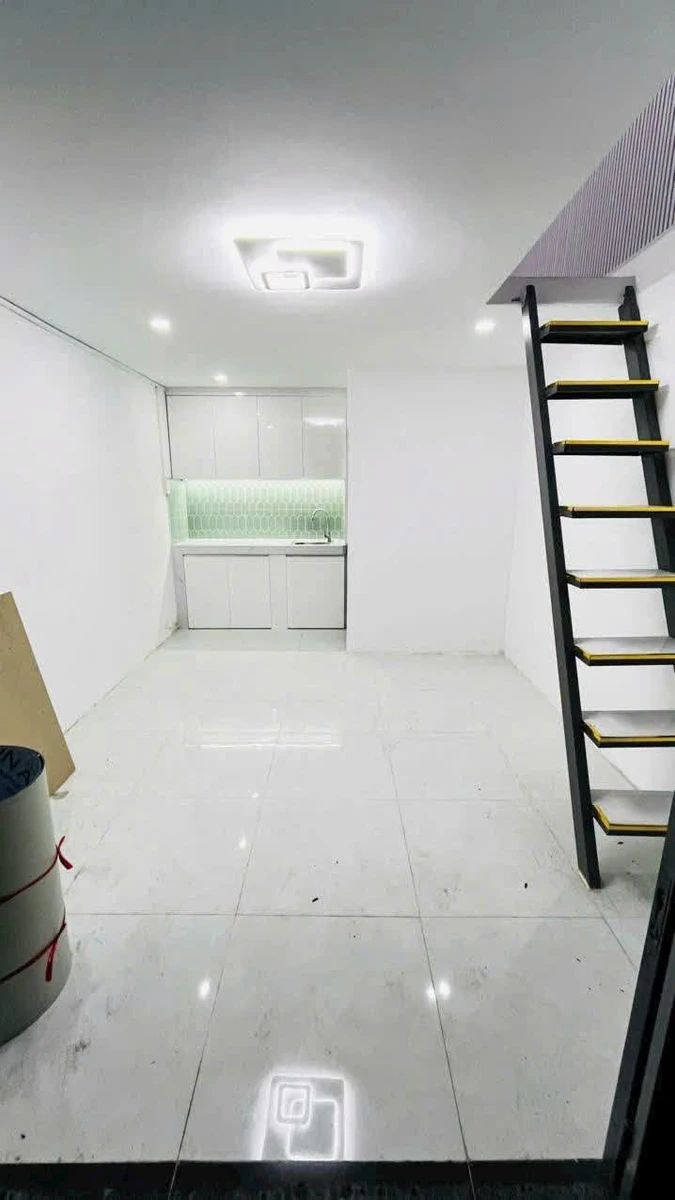 Bán nhà 3x5m 1 lầu có ban công, hẻm C2 Phạm Hùng, giá 990 triệu - Ảnh 1