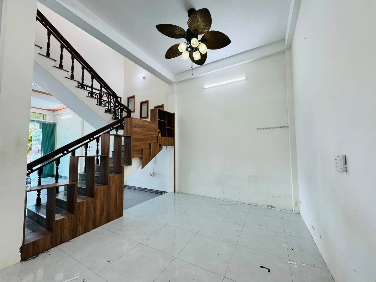 Bán nhà mặt tiền Nguyễn Chánh 97m2 3 phòng ngủ 3.9 tỷ - Ảnh thu nhỏ 3