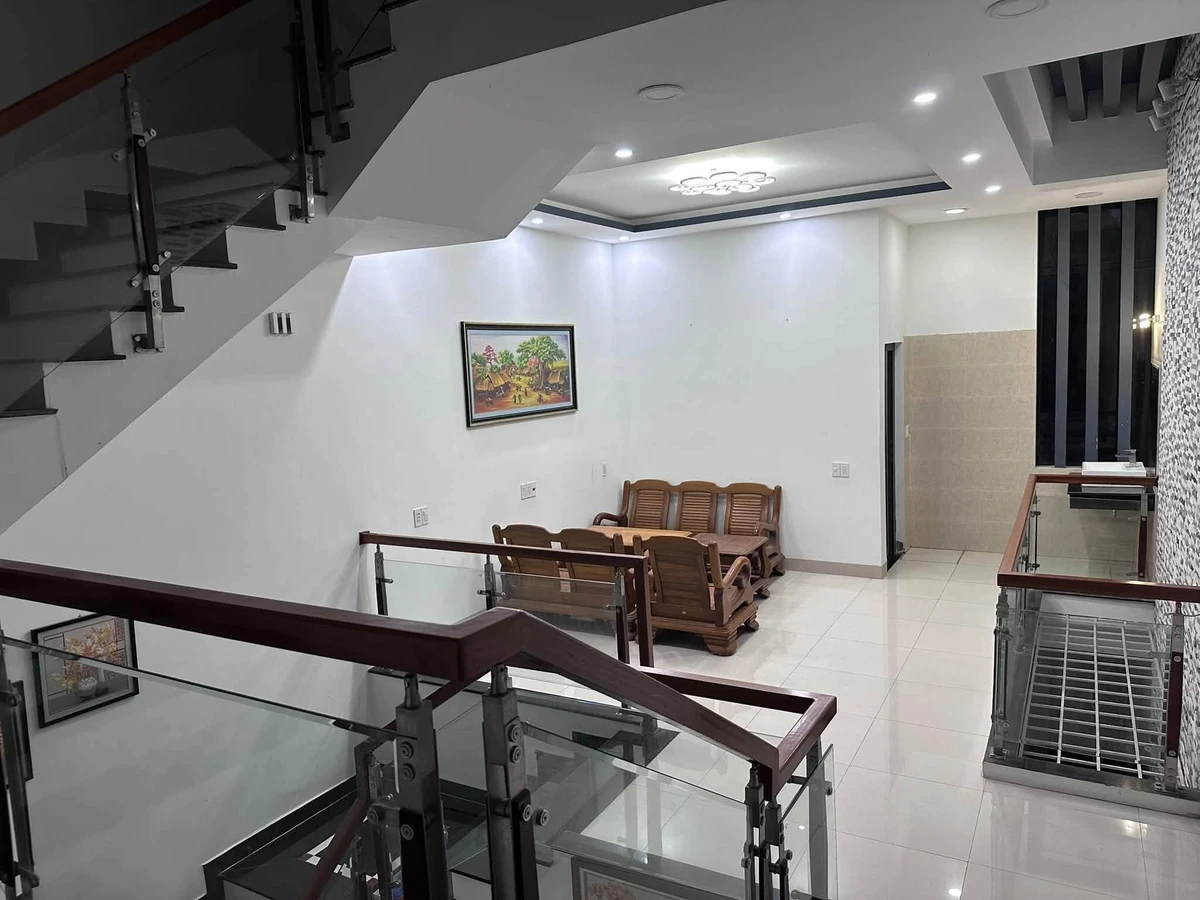 Cho thuê nhà 2.5 tầng mặt tiền 240m² Đà Nẵng - Ảnh thu nhỏ 4