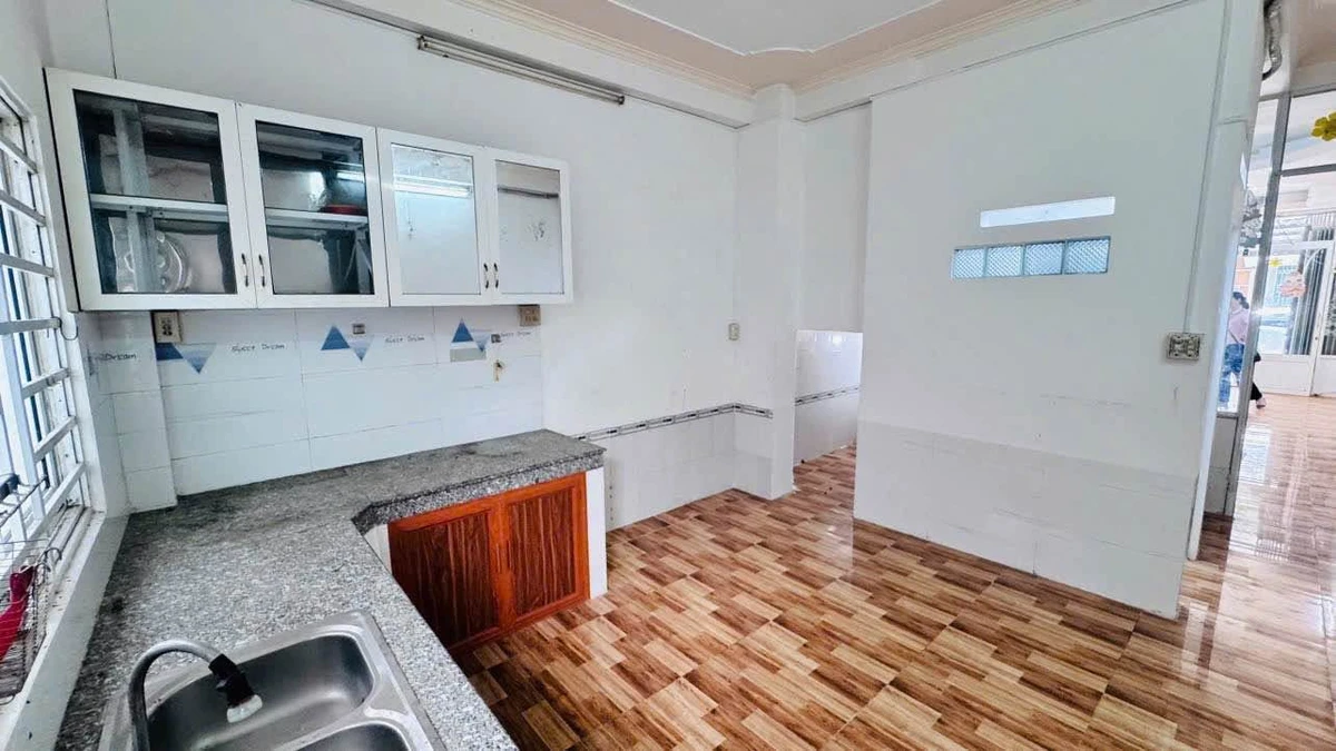 Bán nhà mặt tiền Trần Phú An Giang 56m2 2,7 tỷ - Ảnh thu nhỏ 3