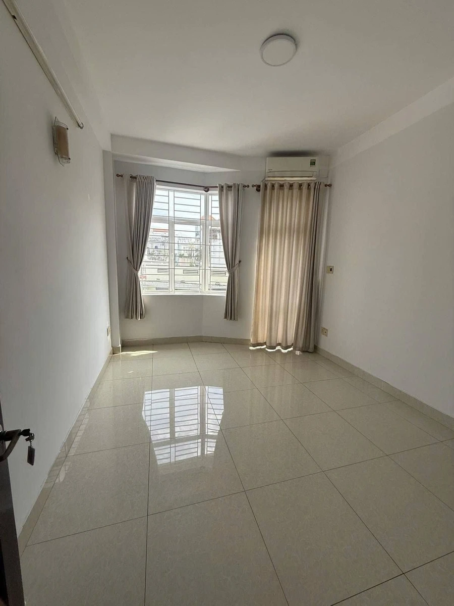 Bán nhà phố 2 PN, 48 m² mặt tiền 6 m, Quận 10 - Ảnh thu nhỏ 2