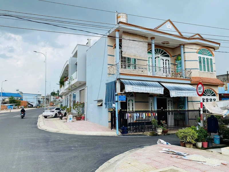 Bán nhà góc 2 mặt tiền Nguyễn Huệ, 126m², 5PN, 4,5 tỷ