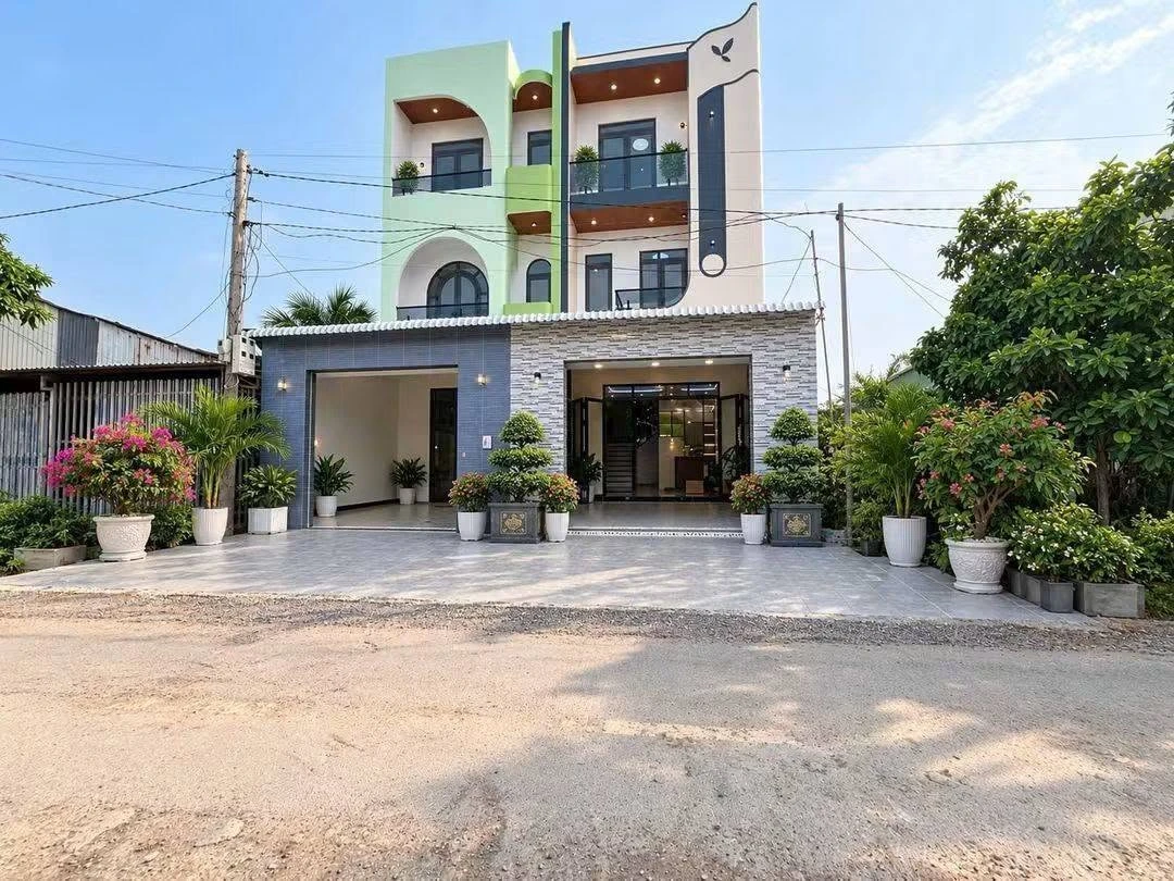Bán nhà phố mặt tiền kinh doanh 100m² Bến Lức 3,5 tỷ - Ảnh 1