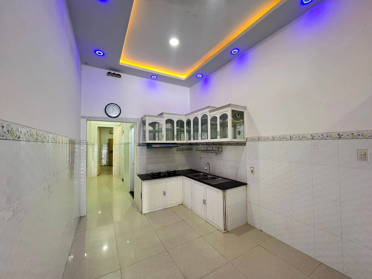 Bán nhà phố Lâm Đồng 73m2 cạnh hồ bơi 1 tỷ 50 triệu - Ảnh thu nhỏ 4