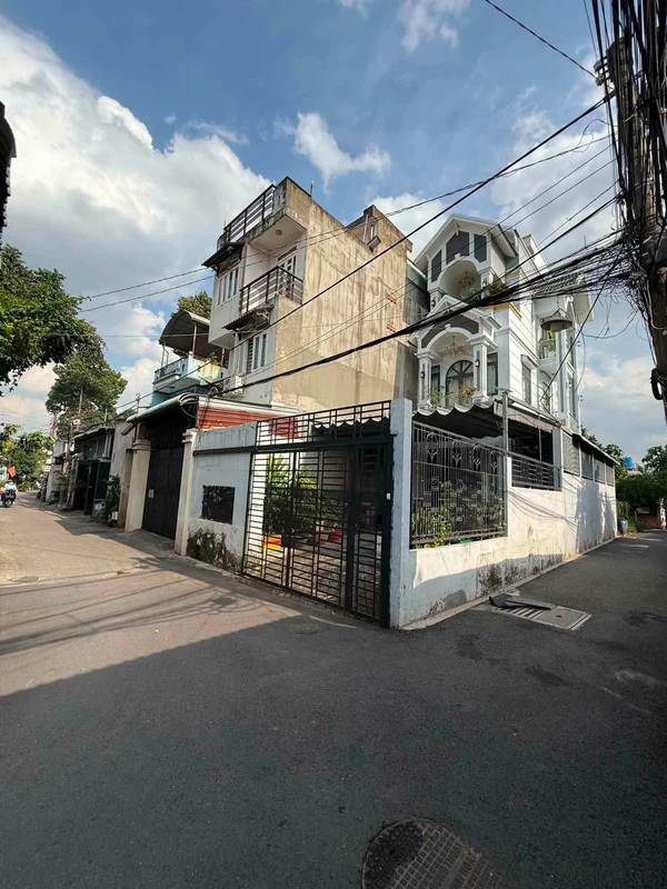 Bán nhà 115m2 3 tầng Nguyễn An Ninh Dĩ An, hơn 5 tỷ