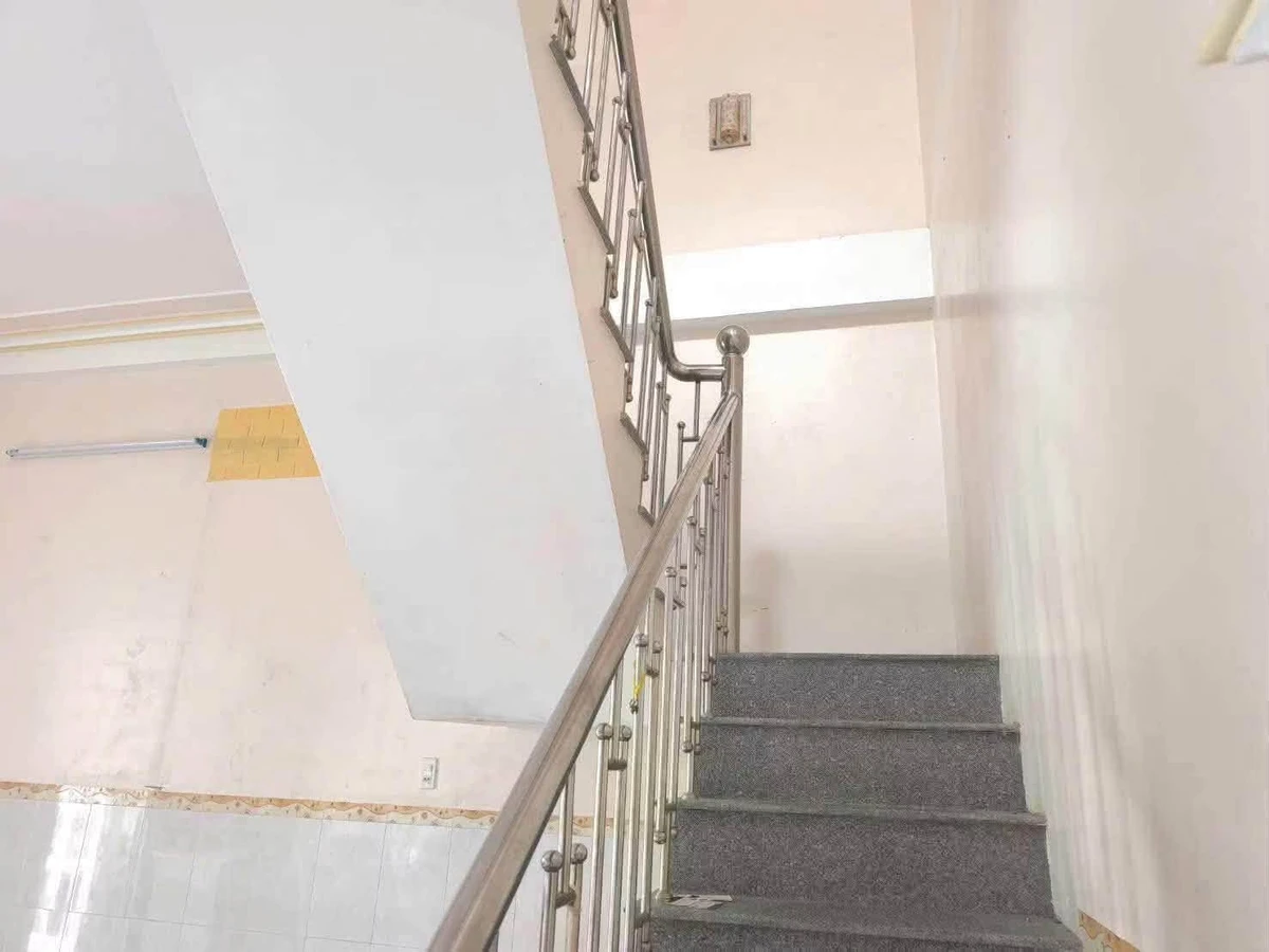 Bán nhà 1 trệt 1 lầu KDC F2 đường Lê Thị Huỳnh, Bạc Liêu, 90m2, giá 2 tỷ - Ảnh thu nhỏ 4