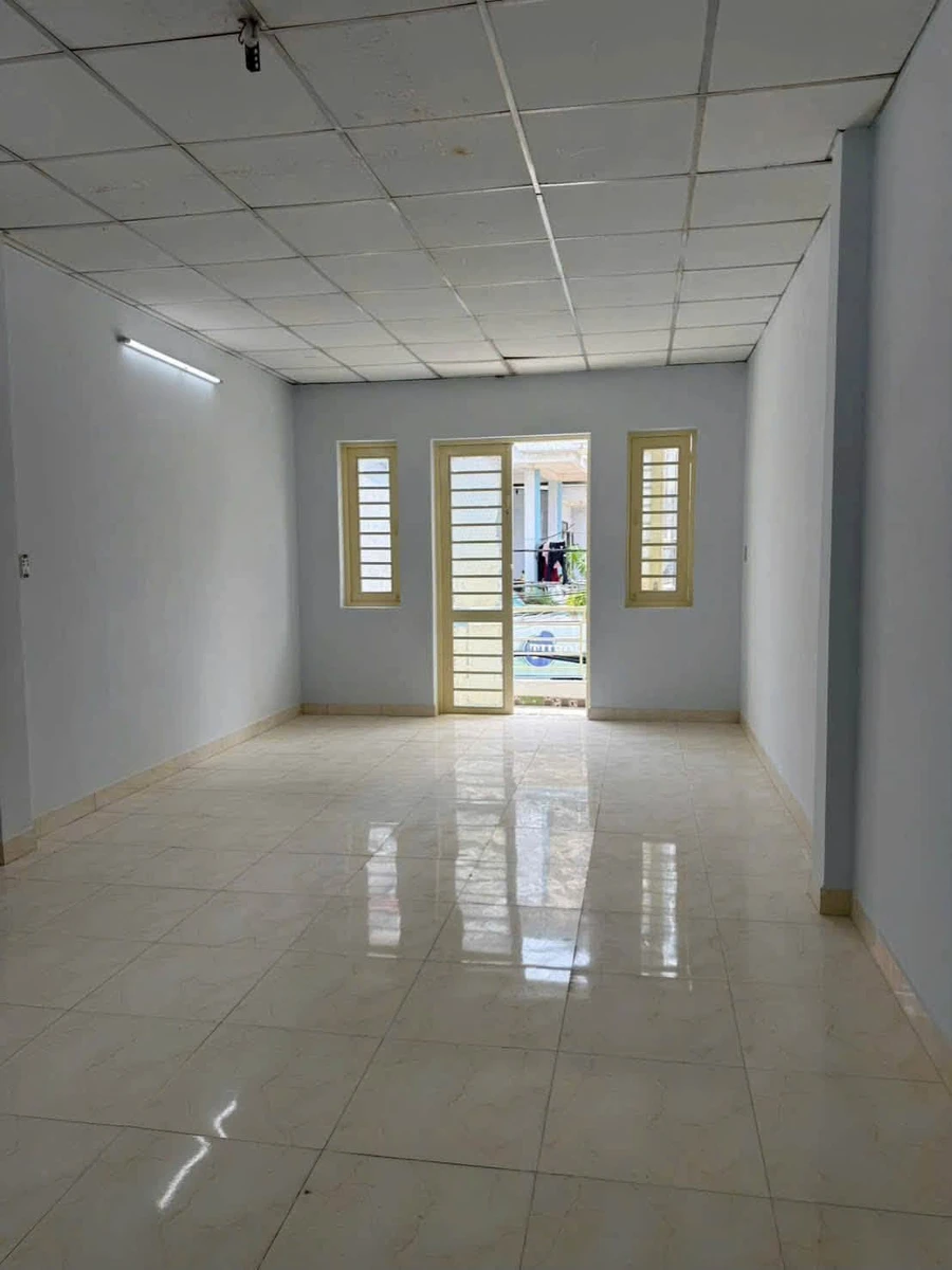 Bán shophouse mặt tiền kênh 4x21m, 3PN, Quận 9 - Ảnh thu nhỏ 3