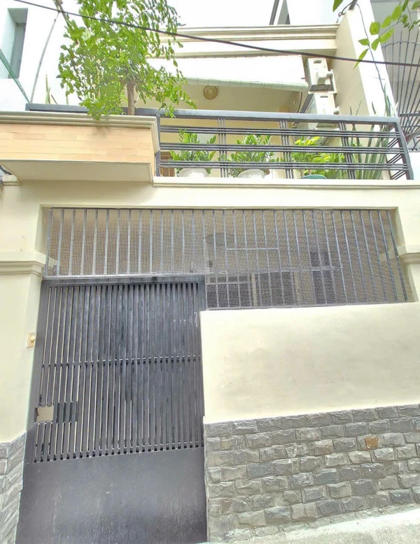 Bán nhà mặt tiền kinh doanh 4,5x18,5m 1 trệt 2 lầu đường Nguyễn Thị Minh Khai, Dĩ An giá 5,8 tỷ diuuu