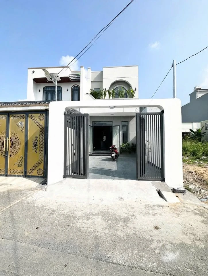 Bán nhà phố 3PN 100m2 gần Đồng Khởi Quận 1 - Ảnh 1