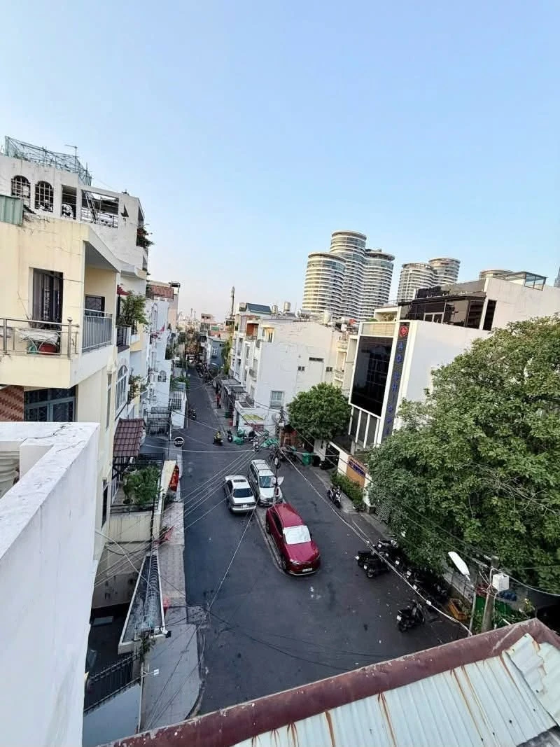 Bán nhà 3 tầng gần Nguyễn Văn Linh, 55m2, nhỉnh 3 tỷ - Ảnh 1