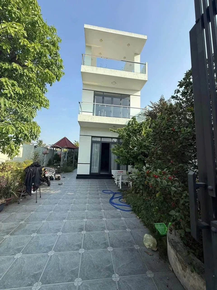 Bán nhà lầu 2PN 175m² Long An 3 tỷ - Ảnh 1