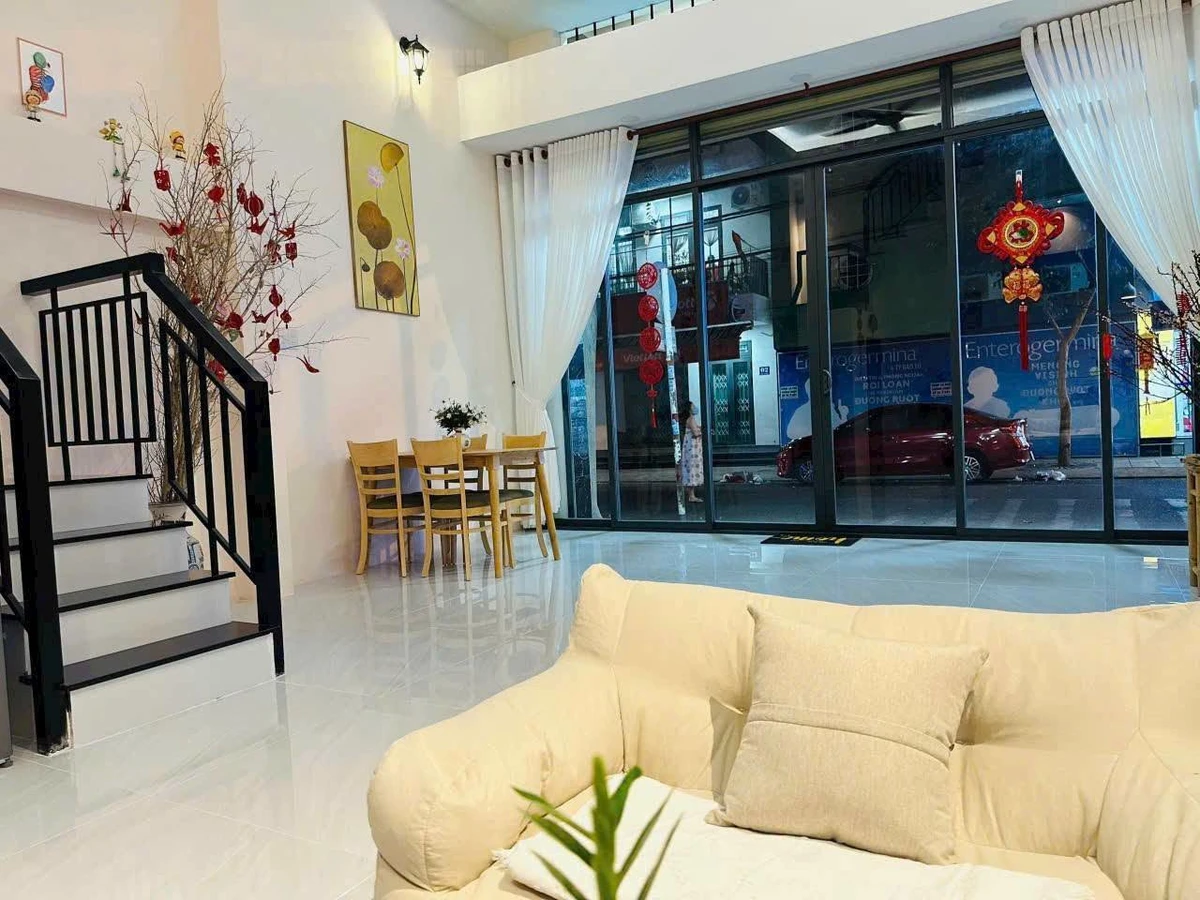 Bán nhà 4 tầng mặt tiền Bà Triệu, Nha Trang, 41,8 m2, 12,5 tỷ - Ảnh thu nhỏ 2