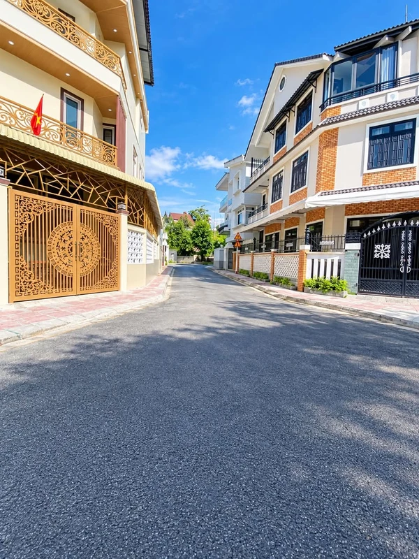 Bán nhà phố mặt tiền Yersin Đà Lạt 120m², 6 phòng ngủ 11,5 tỷ