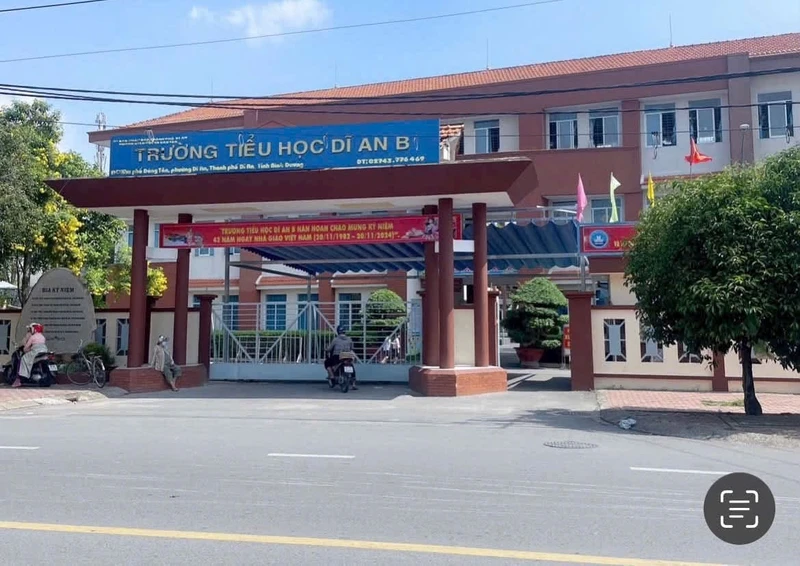 Bán tòa nhà 4 tầng 404m² Dĩ An, cho thuê 50tr/tháng, 22 tỷ