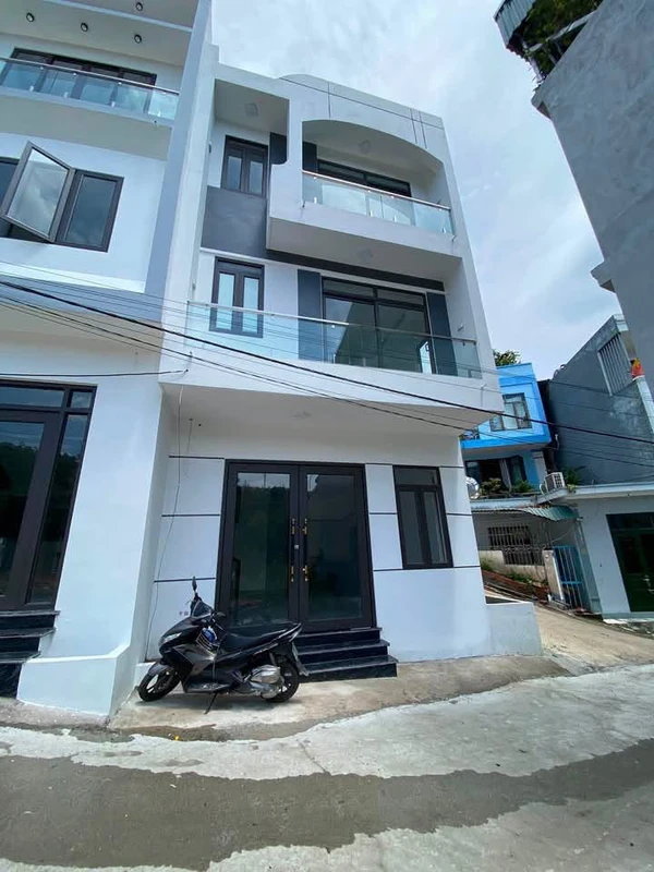 Bán nhà 3 tầng 62m2 Nguyễn Văn Cừ Hạ Long