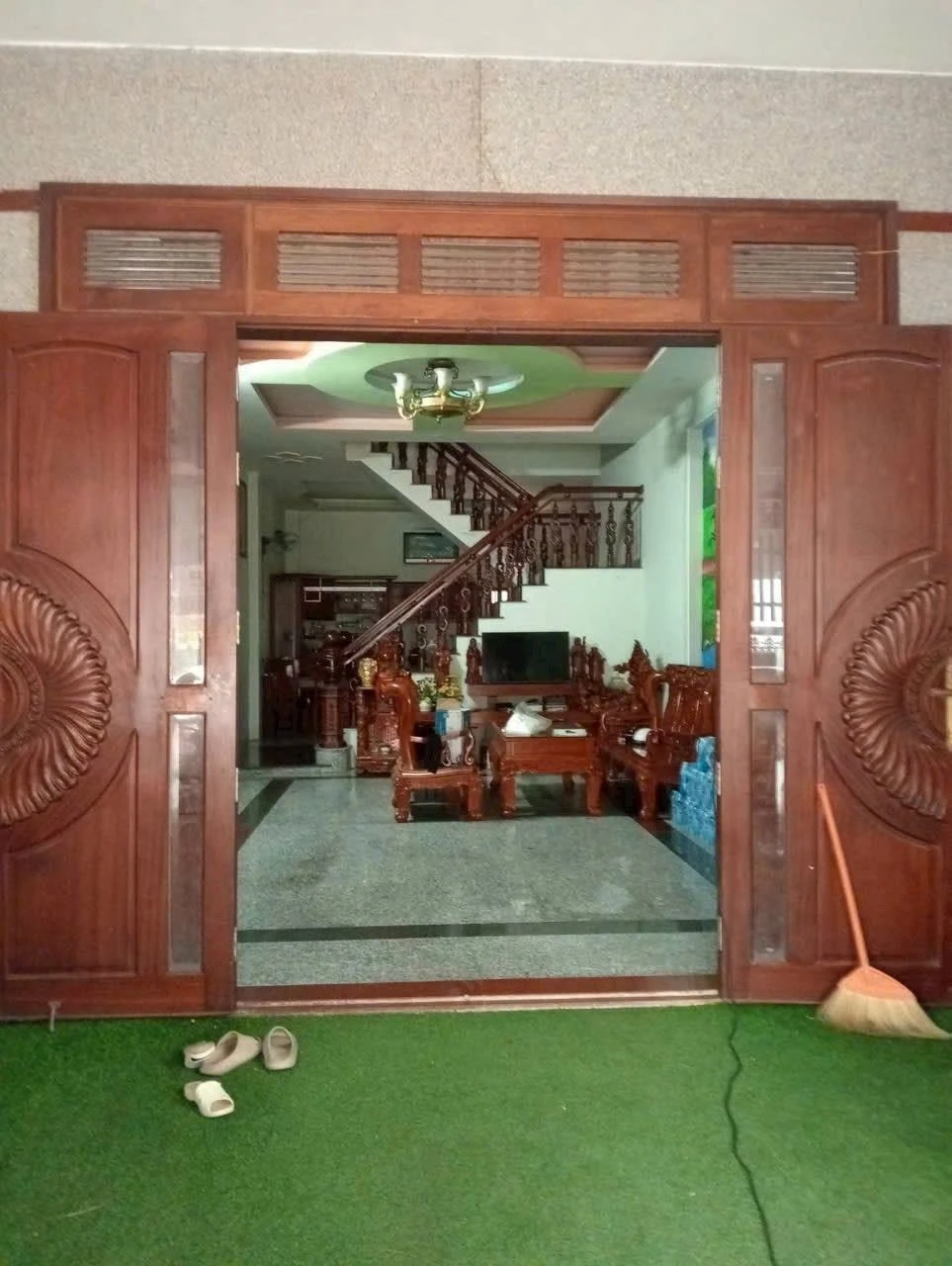 Bán nhà 1 trệt 2 lầu mặt tiền 5 tỷ tại Dĩ An - Ảnh 1