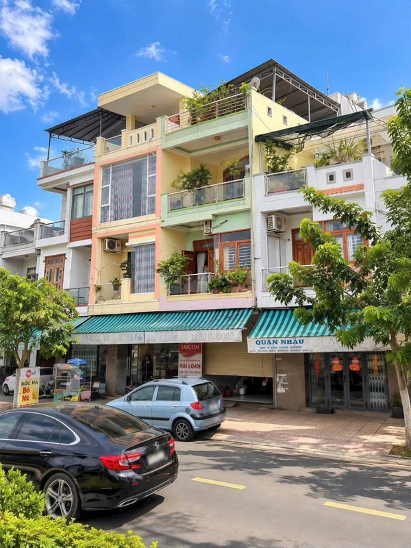 Bán nhà 3 tầng mặt tiền Bờ Kè Xóm Cồn, Nha Trang, 35m²