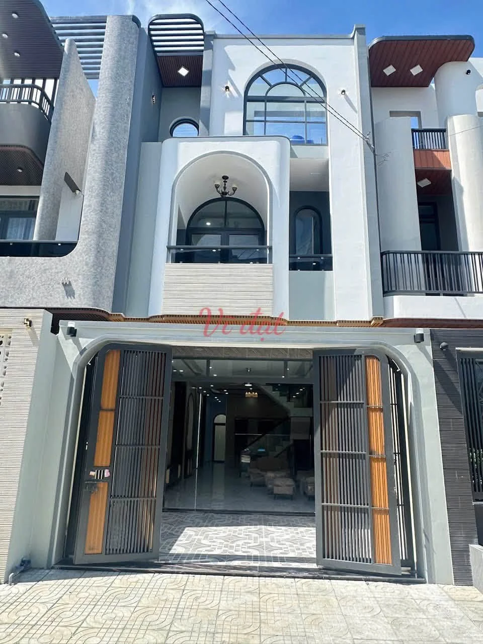 Bán nhà 1 trệt 1 lầu 125m2, 3PN, full nội thất gần chợ Bình Chánh, giá 2,85 tỷ - Ảnh 1