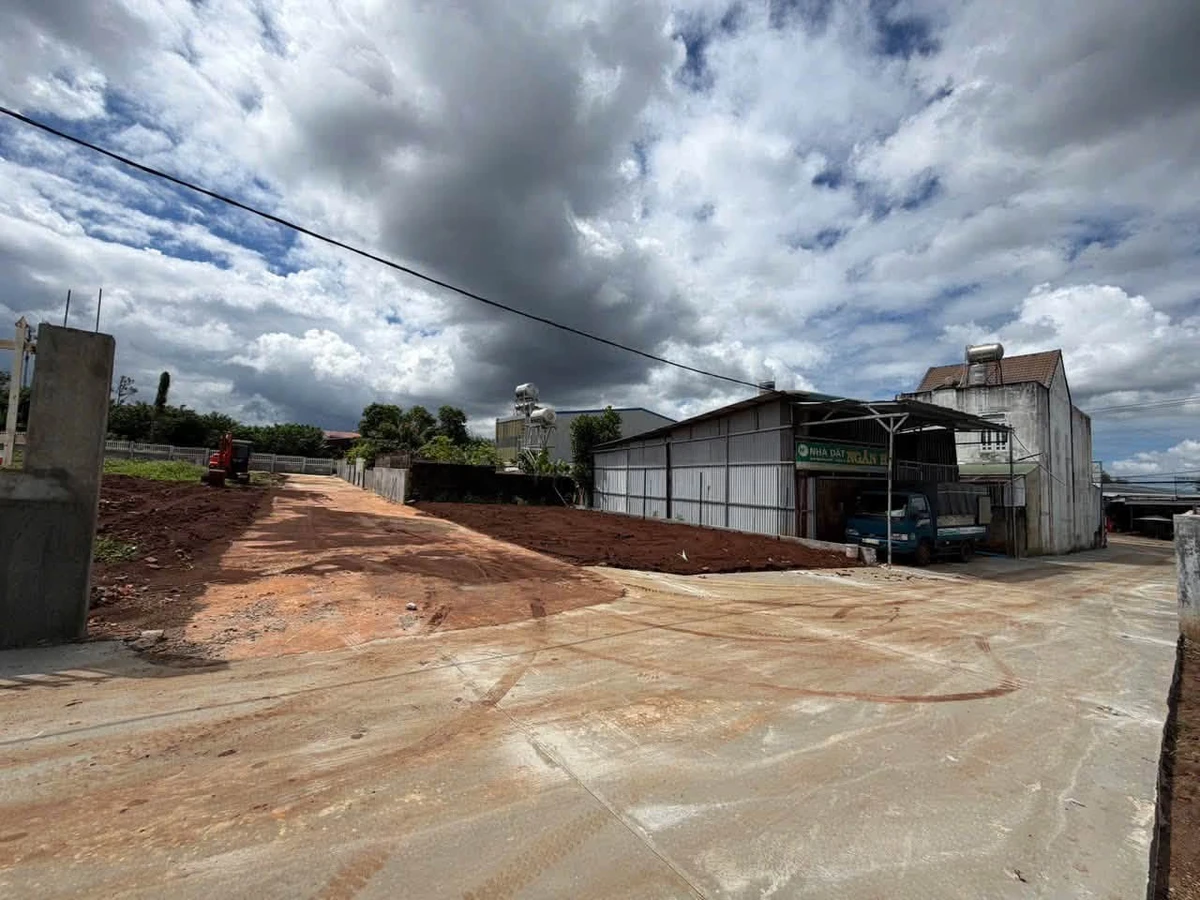 Bán đất thổ cư 5,6x18m hẻm Y Moan, Buôn Ma Thuột, giá 2,45 tỷ - Ảnh 1