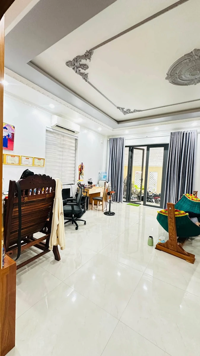 Bán gấp nhà phố 4PN Bình Chánh 216m² giá 7.9 tỷ - Ảnh thu nhỏ 3